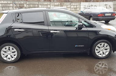 Хетчбек Nissan Leaf 2013 в 