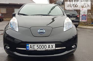 Хетчбек Nissan Leaf 2013 в 