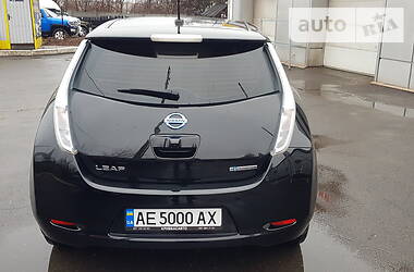 Хетчбек Nissan Leaf 2013 в 