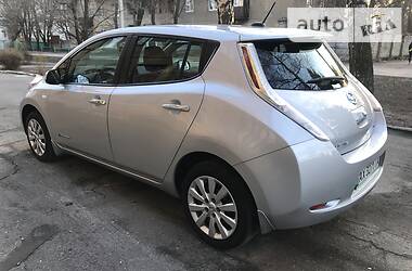 Хетчбек Nissan Leaf 2016 в 