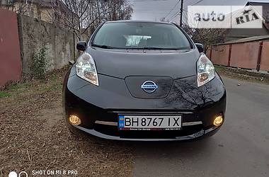 Хетчбек Nissan Leaf 2013 в 