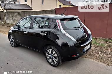 Хетчбек Nissan Leaf 2013 в 