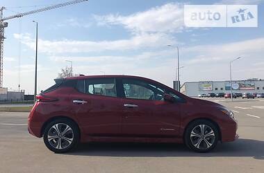 Хетчбек Nissan Leaf 2018 в 