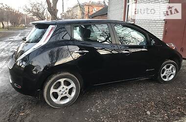 Хетчбек Nissan Leaf 2013 в 