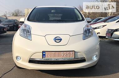 Хетчбек Nissan Leaf 2015 в 
