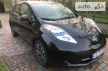 Хетчбек Nissan Leaf 2015 в 