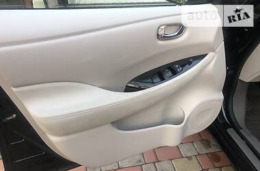 Хетчбек Nissan Leaf 2015 в 