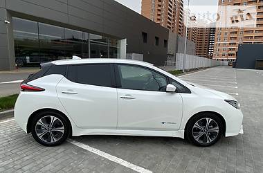 Хетчбек Nissan Leaf 2018 в 