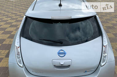 Хэтчбек Nissan Leaf 2015 в Самборе