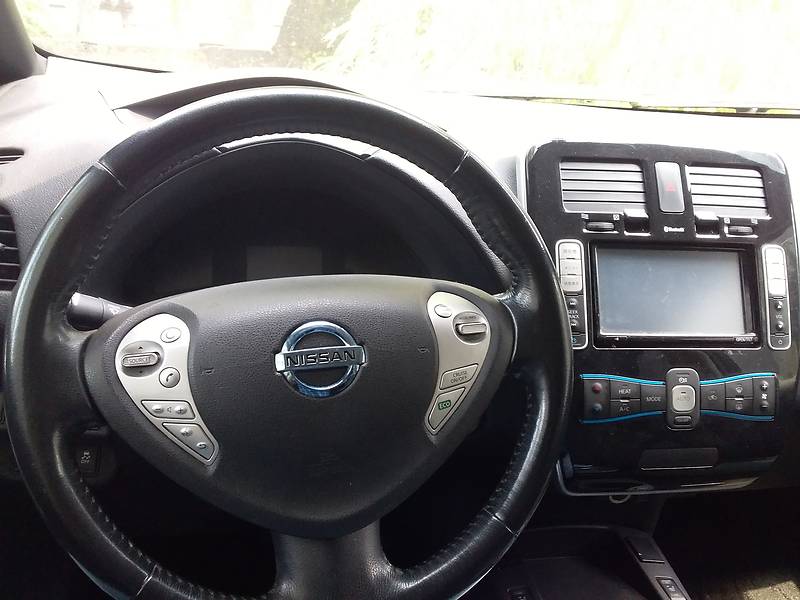 Хетчбек Nissan Leaf 2013 в Дніпрі