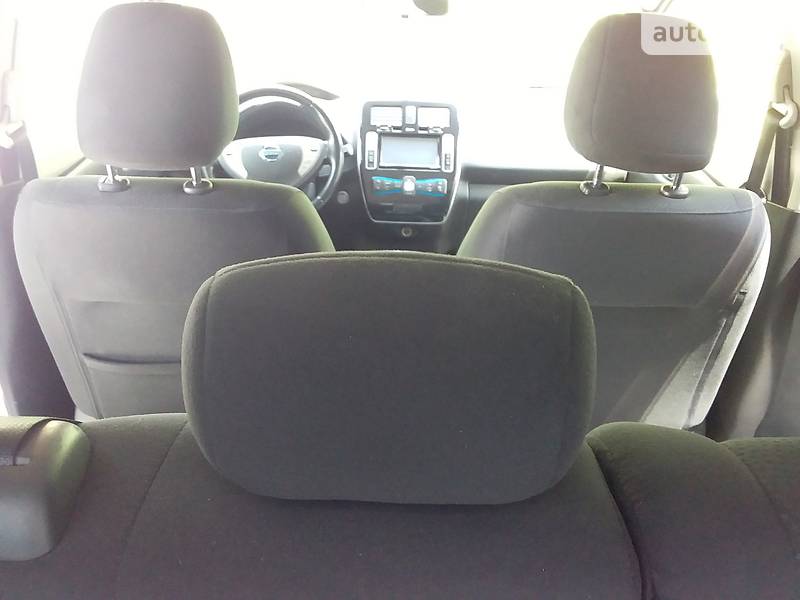 Хетчбек Nissan Leaf 2013 в Дніпрі