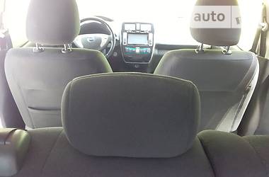 Хетчбек Nissan Leaf 2013 в 