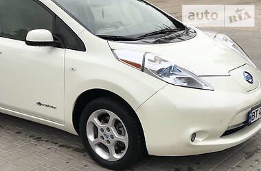 Хэтчбек Nissan Leaf 2012 в Херсоне