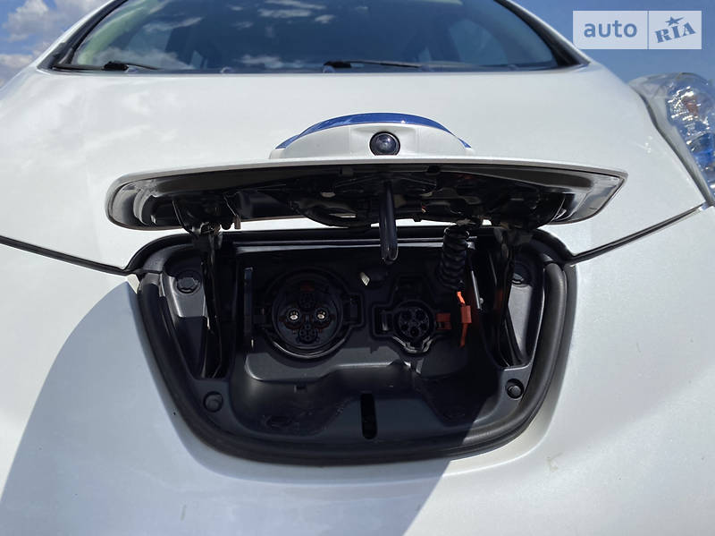 Хетчбек Nissan Leaf 2014 в Запоріжжі