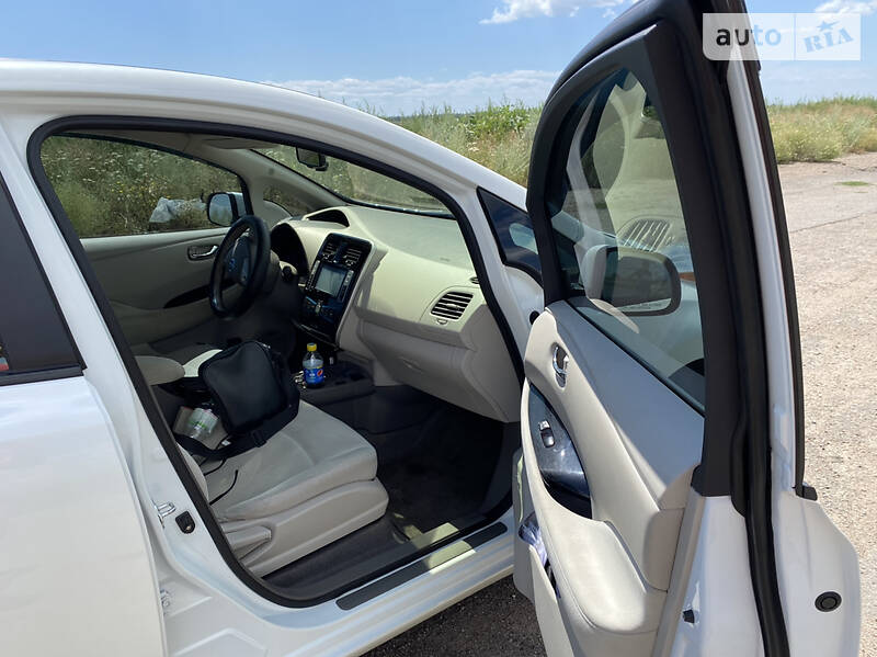 Хетчбек Nissan Leaf 2014 в Запоріжжі