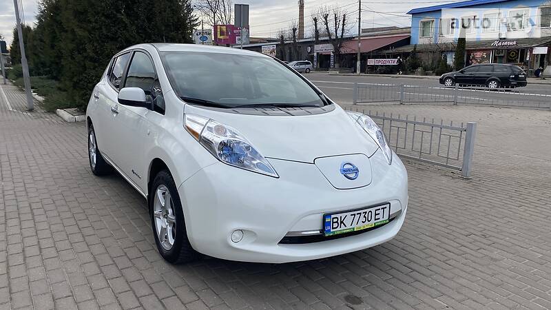 Хетчбек Nissan Leaf 2016 в Києві