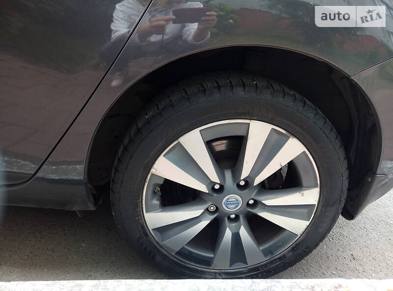 Хетчбек Nissan Leaf 2013 в Києві