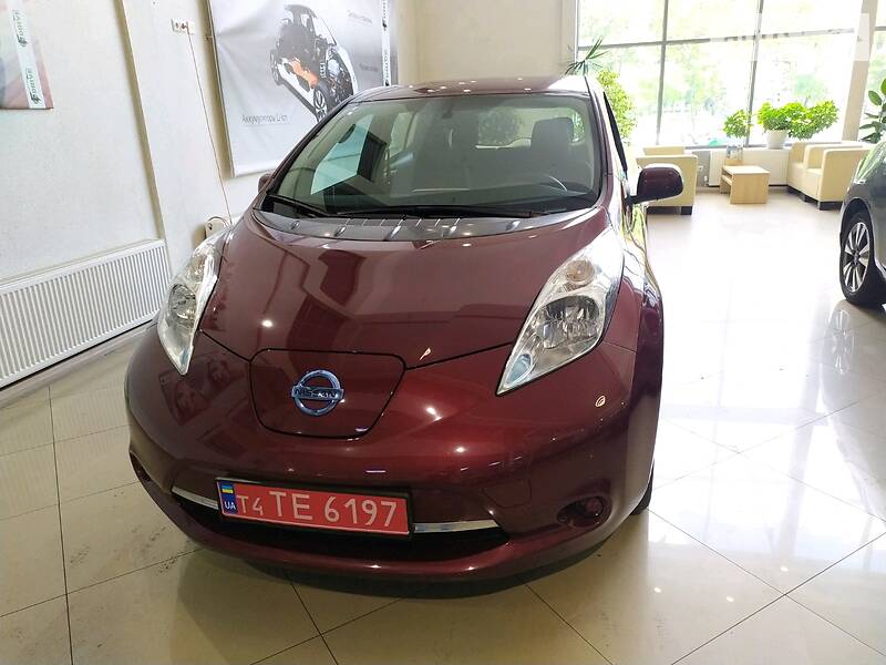 Хетчбек Nissan Leaf 2017 в 