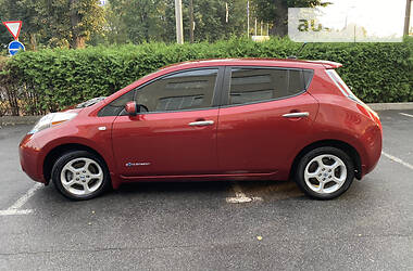 Хетчбек Nissan Leaf 2013 в 