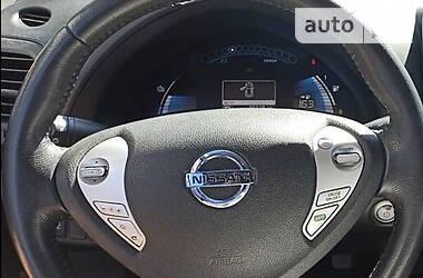 Хетчбек Nissan Leaf 2013 в 