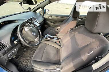 Хэтчбек Nissan Leaf 2013 в 