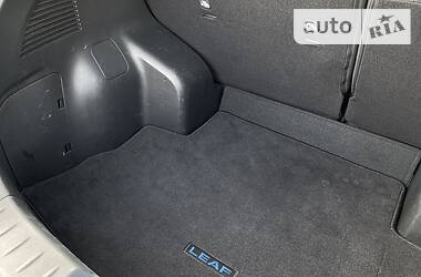Хэтчбек Nissan Leaf 2013 в 