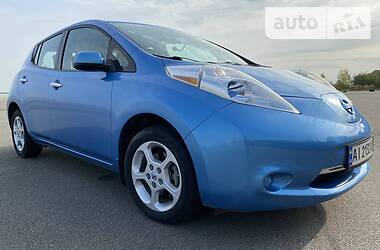 Хэтчбек Nissan Leaf 2013 в 