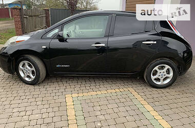 Хэтчбек Nissan Leaf 2011 в Николаеве