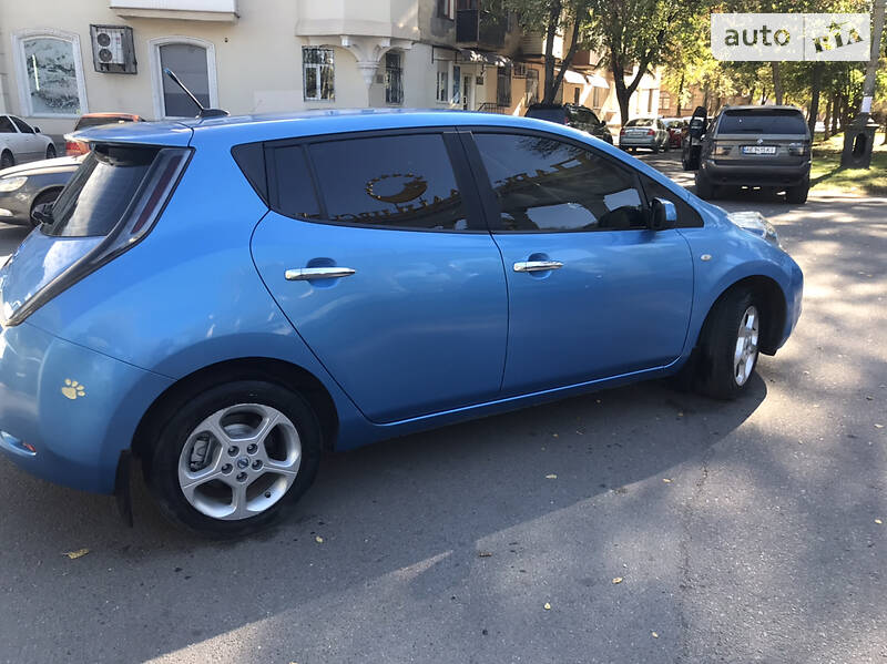 Хетчбек Nissan Leaf 2011 в Кривому Розі