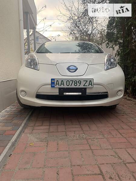 Хетчбек Nissan Leaf 2015 в Києві