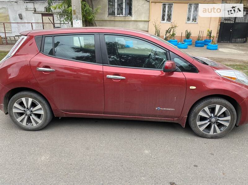 Хэтчбек Nissan Leaf 2015 в Одессе