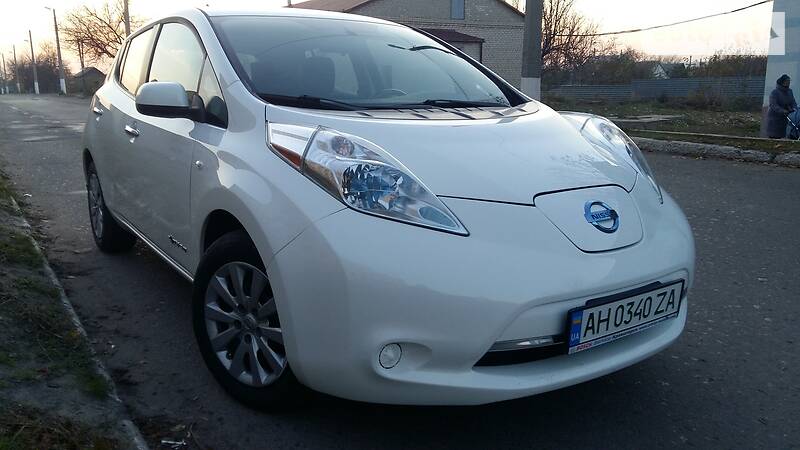 Хэтчбек Nissan Leaf 2013 в Днепре