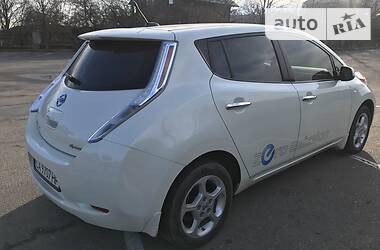 Хэтчбек Nissan Leaf 2011 в Умани