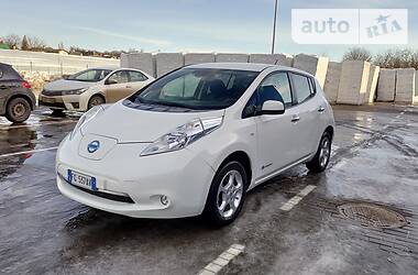 Хэтчбек Nissan Leaf 2015 в Дубно