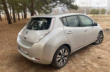 Хэтчбек Nissan Leaf 2015 в Днепре