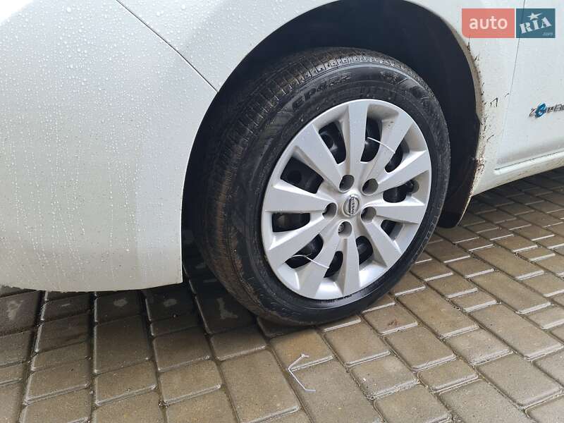 Хэтчбек Nissan Leaf 2014 в Одессе