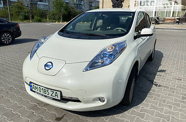 Седан Nissan Leaf 2012 в Звягеле