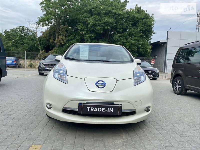 Хэтчбек Nissan Leaf 2012 в Херсоне