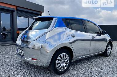 Хэтчбек Nissan Leaf 2013 в 