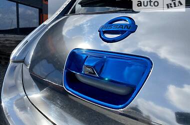 Хэтчбек Nissan Leaf 2013 в 