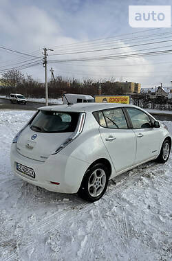 Хэтчбек Nissan Leaf 2013 в Черновцах