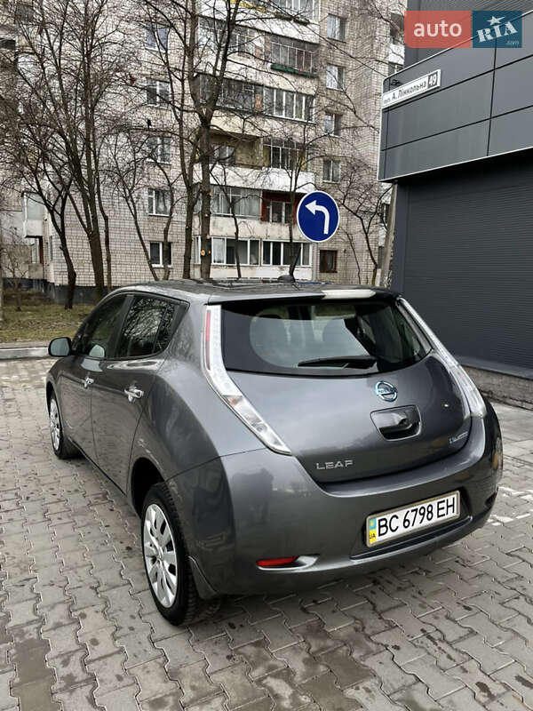 Хэтчбек Nissan Leaf 2015 в Львове