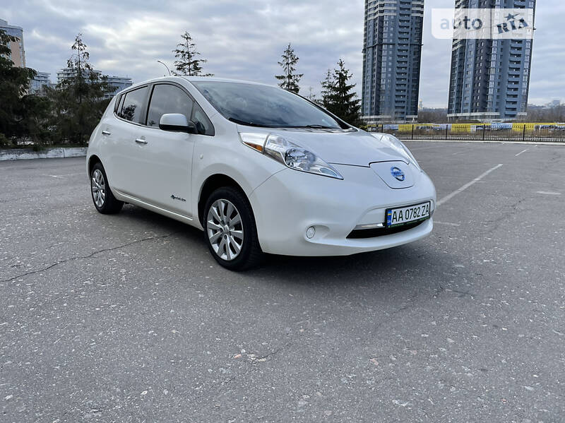 Хэтчбек Nissan Leaf 2015 в Киеве