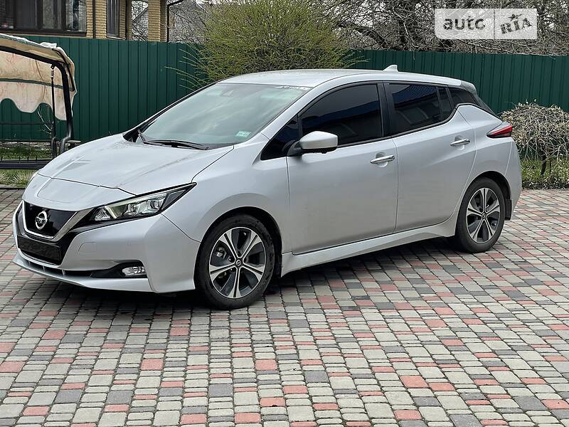 Хэтчбек Nissan Leaf 2020 в 