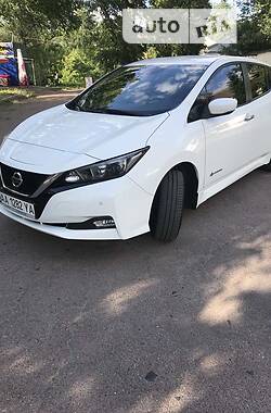 Хэтчбек Nissan Leaf 2018 в Корсуне-Шевченковском