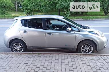 Хетчбек Nissan Leaf 2014 в Чернівцях