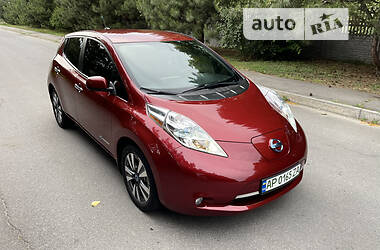 Хэтчбек Nissan Leaf 2013 в Днепре