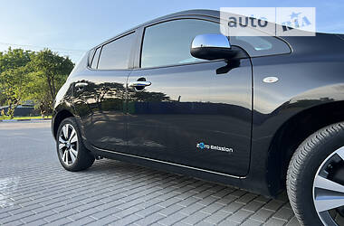 Хетчбек Nissan Leaf 2014 в 
