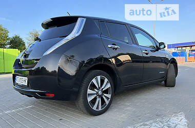 Хетчбек Nissan Leaf 2014 в 