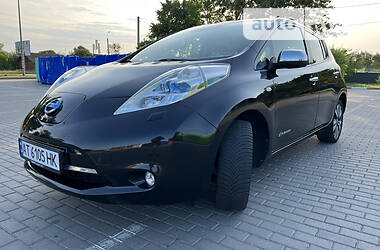 Хетчбек Nissan Leaf 2014 в 